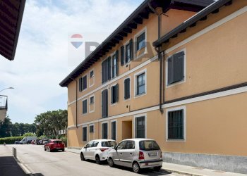Edificio all\'aperto - Bilocale Via Vittorio Emanuele III
 
2, Cerro Maggiore - foto 25