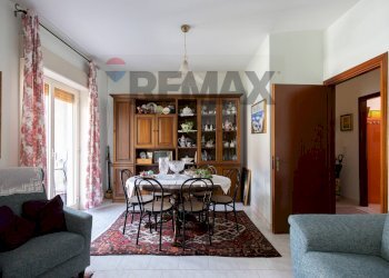 Sala da pranzo - Quadrilocale Via Tomarchio
 
68, Santa Venerina - foto 3