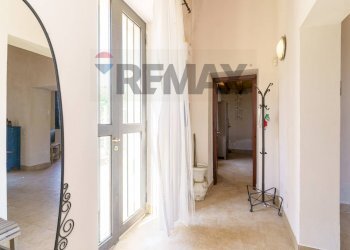 Hall / corridoio - Villa Via Positano
 
1, Augusta - foto 11