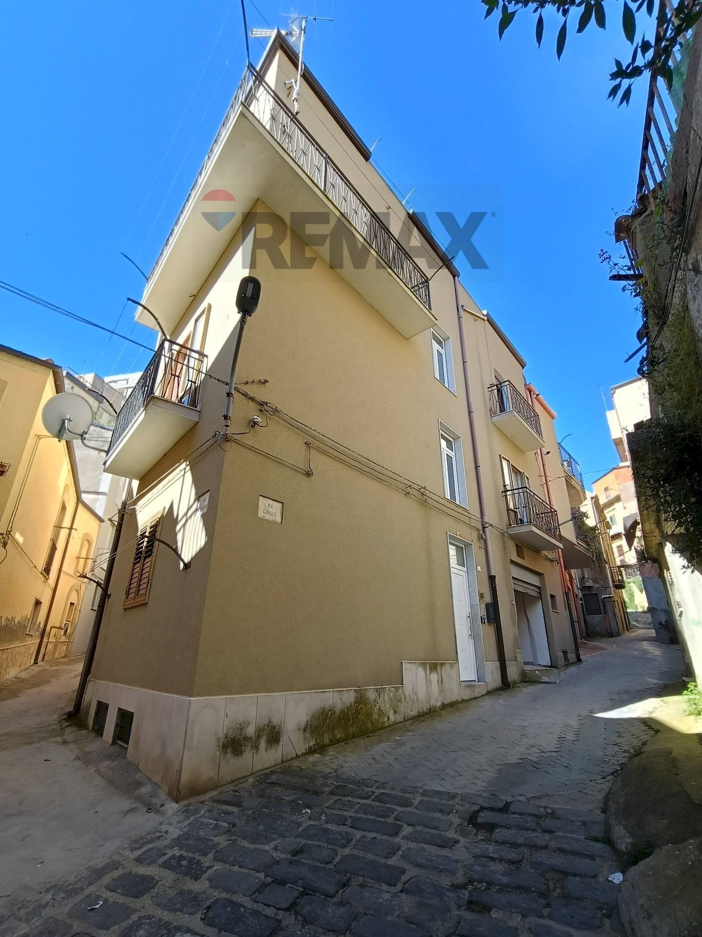 Edificio all\'aperto - Three-room apartment Via Camiolo
 
1, Enna - photo 1