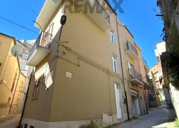 Edificio all\'aperto - Three-room apartment Via Camiolo
1, Enna - photo 1