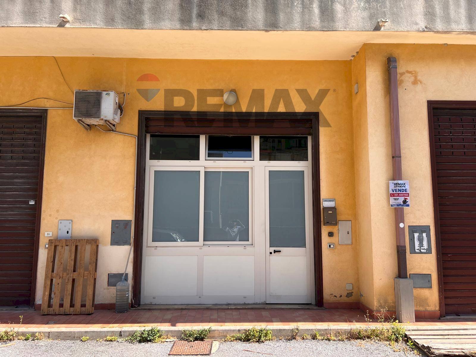 Edificio all\'aperto - Magazzino via olimpia
 
4c, Messina - foto 1