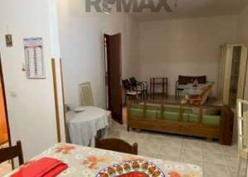 Sala da pranzo - Quadrilocale VICO PLATANì
 
SNC, Caronia - foto 6
