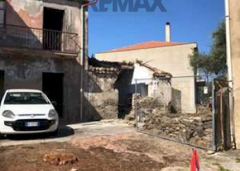 Casa all\'aperto - Casa indipendente C/DA ORECCHIAZZI
 
SNC, Sant'Agata di Militello - foto 2