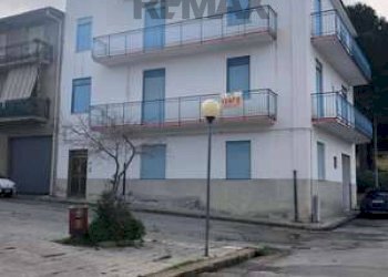 Edificio all\'aperto - Four-room apartment VIA VENEZIA
 
SNC, Acquedolci - photo 4