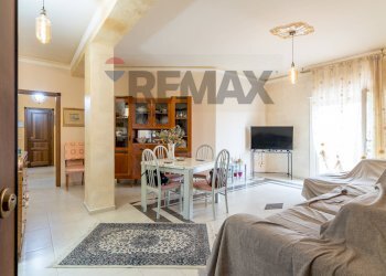 Sala da pranzo - Appartamento VIA DELL'ANEMONE
 
38, Siracusa - foto 37
