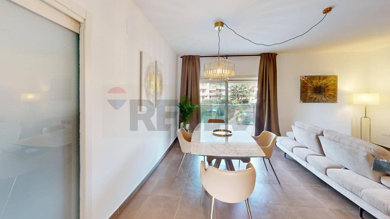 Sala da pranzo - Quadrilocale Via Pier Paolo Pasolini
 
8, San Nicola la Strada - foto 3