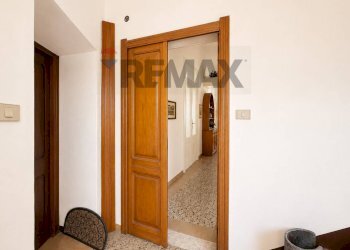 Hall / corridoio - Four-room apartment VIA EMICICLO GARIBLADI
 
8, Sassari - photo 2