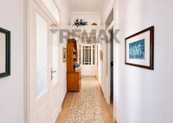 Hall / corridoio - Four-room apartment VIA EMICICLO GARIBLADI
 
8, Sassari - photo 4