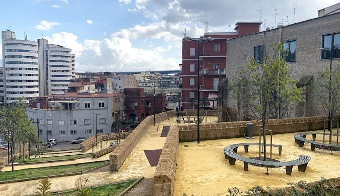 Edificio all\'aperto - Quadrilocale Napoli - foto 1