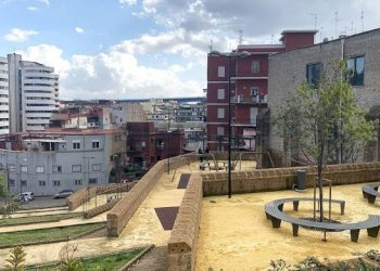 Edificio all\'aperto - Quadrilocale Napoli - foto 1
