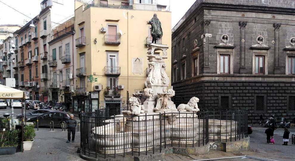 Foto 1 - Four-room apartment Piazza Santa Maria La Nova, Napoli - photo 1
