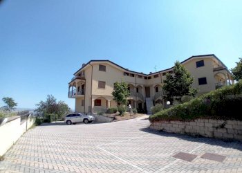 07 FACCIATA - Appartamento Via Margherita d'Austria 29, Abbateggio - foto 1