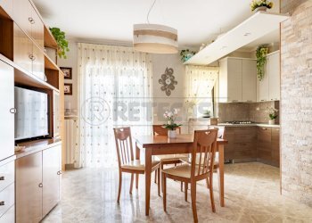 2 - Three-room apartment Via Sacerdote Giovanni di Leo 45, Bisceglie - photo 4