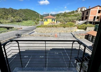 balcone bagno e zona parcheggio - Appartamento Andora - foto 8