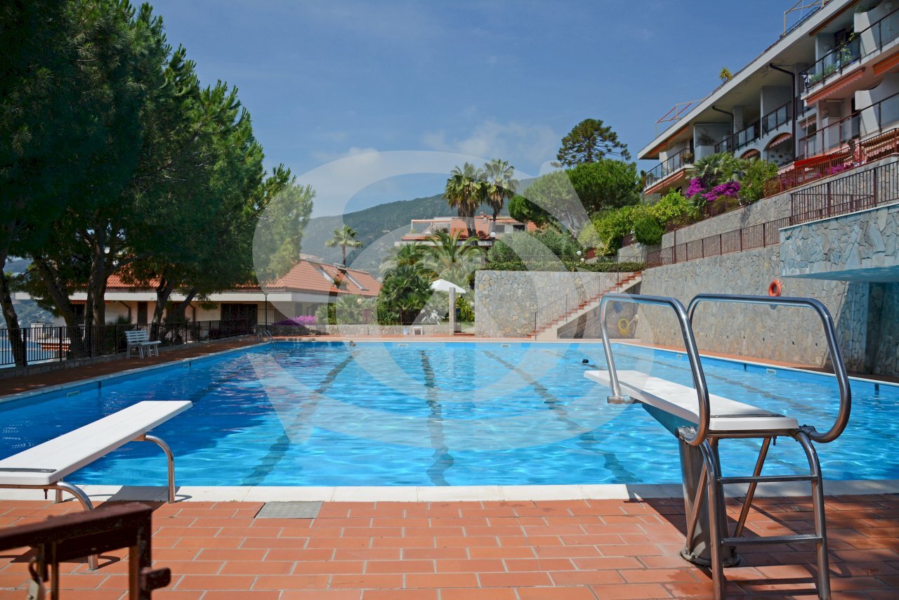 TrilocalecomplessoconpiscinavenditaOspedaletti.jpg - Trilocale Viale dei Pepi 13, Ospedaletti - foto 1