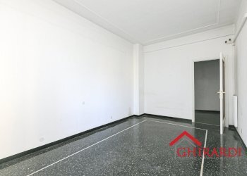 4.3 CAMERA 1 - Appartamento Via Antonio Sant'Elia 21, Genova (zona Sestri Ponente) - foto 18
