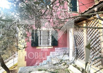 FACCIATA LATO EST - Three-room apartment Via del Camoglino 15, Avegno - photo 5