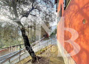 PARTE DEL GIARDINO - Three-room apartment Via del Camoglino 15, Avegno - photo 10