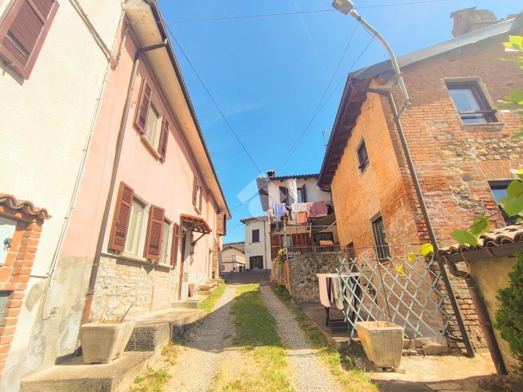 Semi-detached house Via Avolasca, Cerreto Grue - photo 1
