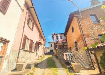 Semi-detached house Via Avolasca, Cerreto Grue - photo 1