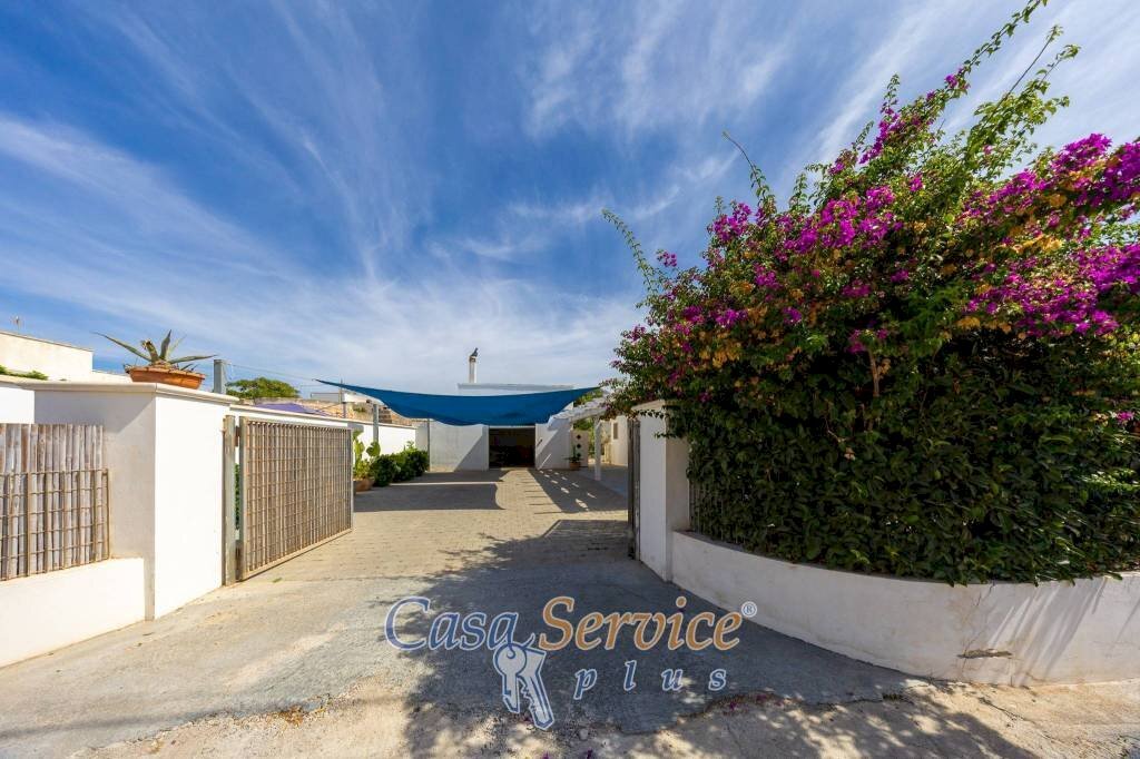 Facciata - Villa via Eroi del Mare, Ugento - foto 1
