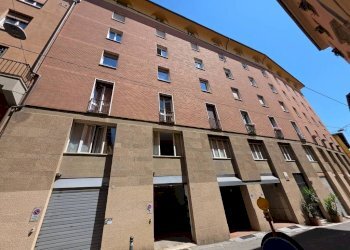 Facciata - Box via de' Poeti, Bologna (neighborhood Colli) - photo 2