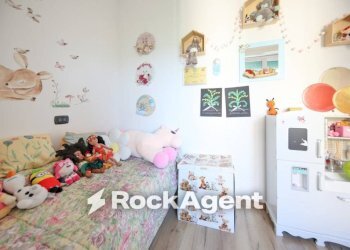 Camera da letto - Three-room apartment via Cesare Cabella, 22d, Genova (neighborhood Castelletto) - photo 26