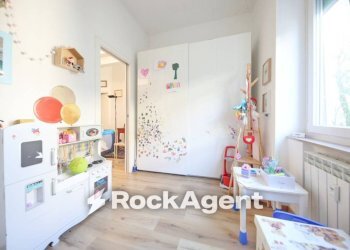 Camera da letto - Three-room apartment via Cesare Cabella, 22d, Genova (neighborhood Castelletto) - photo 28