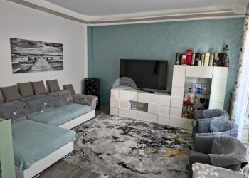 Three-room apartment Via Roma, Pessano con Bornago - photo 1