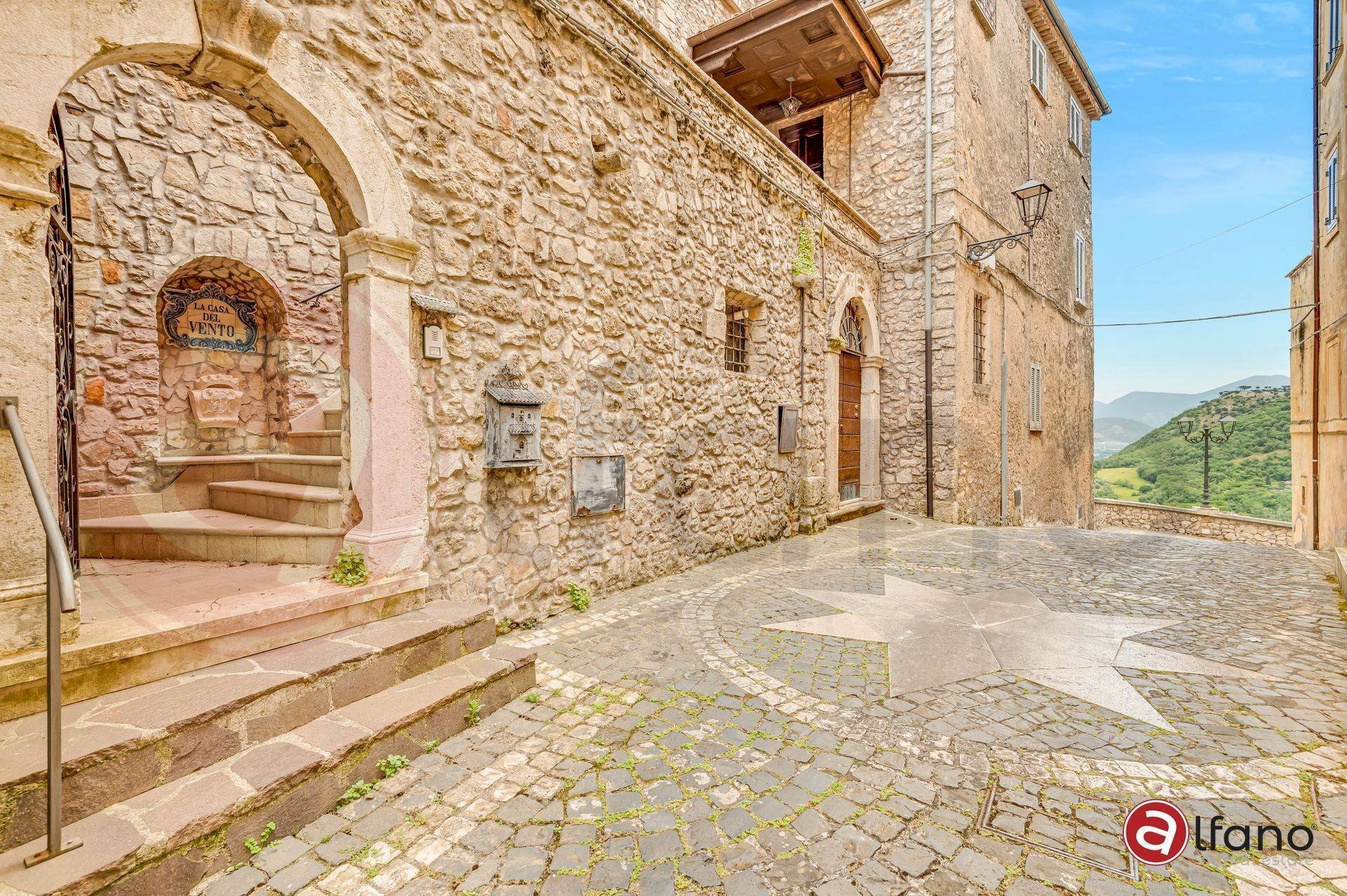 Foto 1 - Stabile - Palazzo Piazza Santa Maggiore
 
4, Falvaterra - foto 1