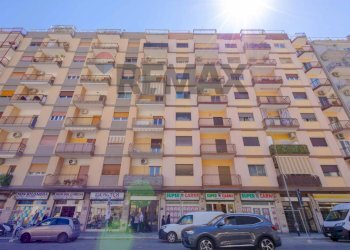 Edificio all\'aperto - Quadrilocale Via Brigata Regina
 
93, Bari - foto 1