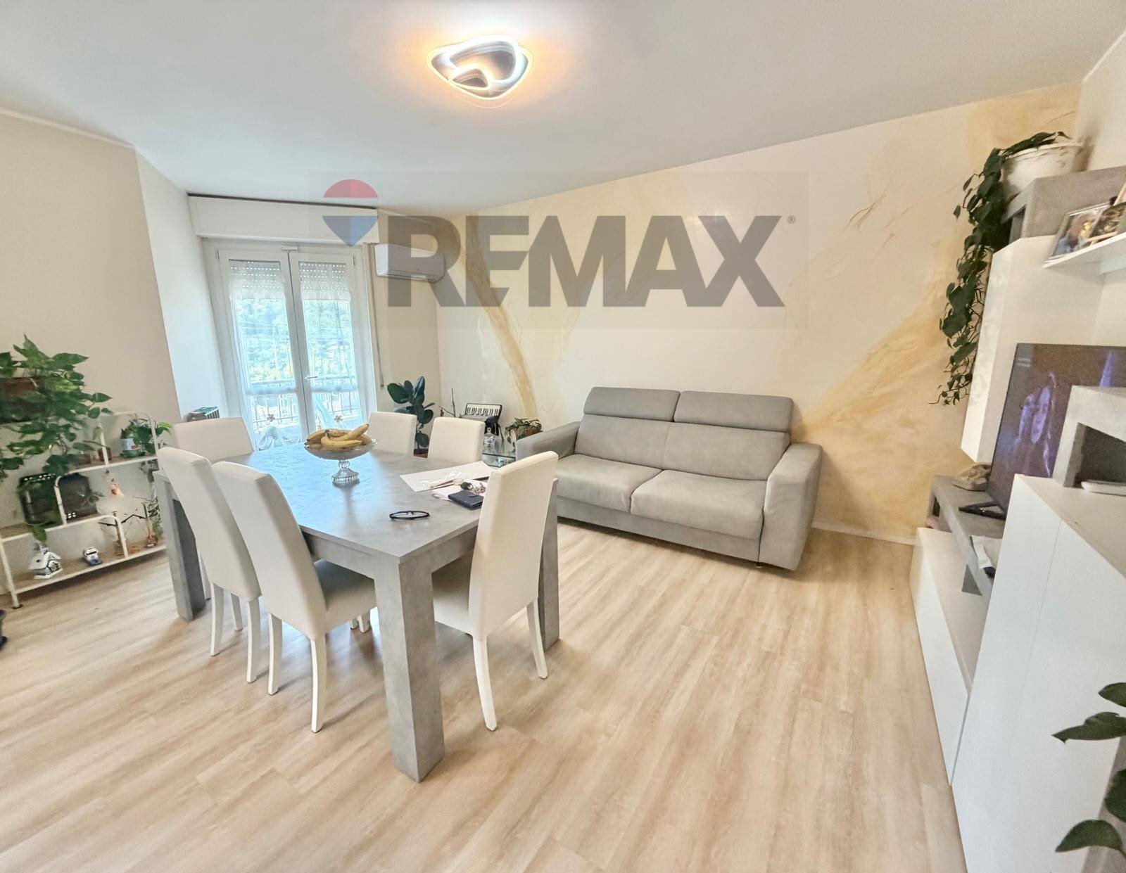 Sala da pranzo - Three-room apartment Creva
 
93, Luino - photo 1