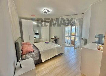 Camera / camera da letto - Three-room apartment Creva
 
93, Luino - photo 11