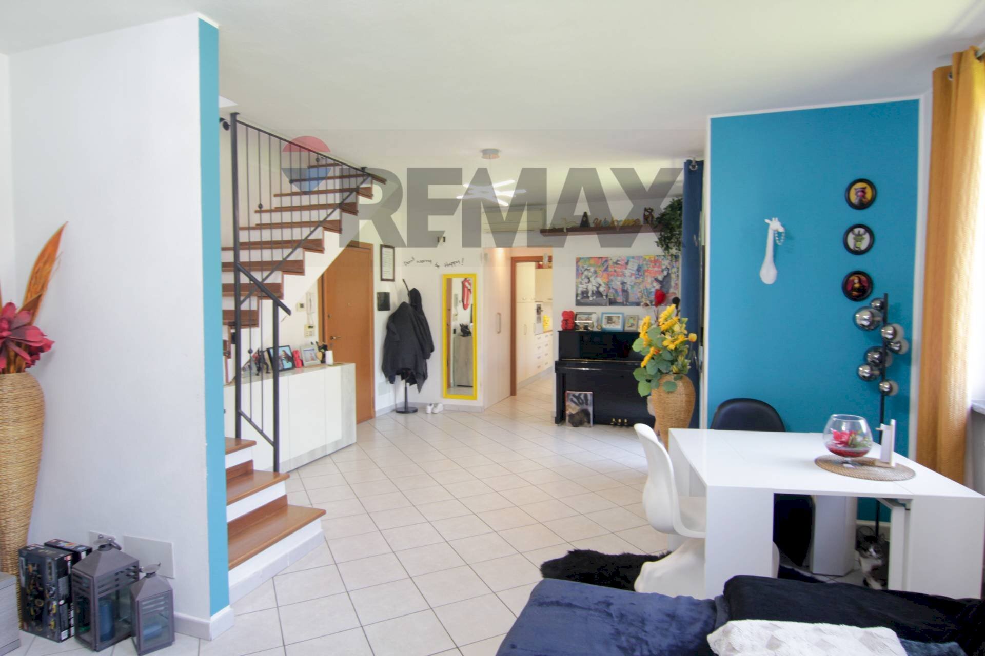 Sala da pranzo - Three-room apartment via pravallo
7A, Lozza - photo 3