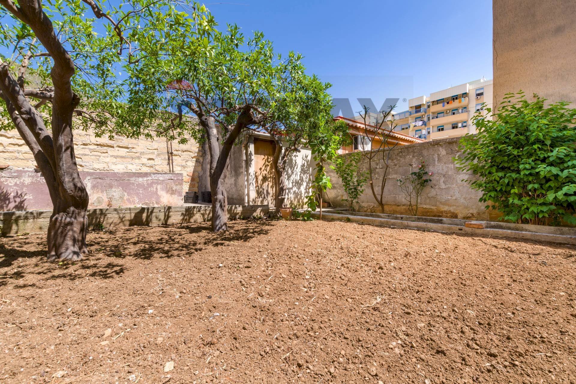 Giardino - Four-room apartment Corso Calatafimi
 
1089, Palermo - photo 1