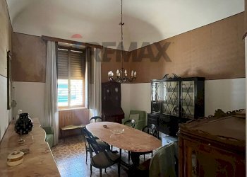 Sala da pranzo - Casa semi indipendente Via Santa Maria Della Catena
 
96, Catania - foto 5