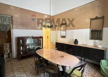 Sala da pranzo - Casa semi indipendente Via Santa Maria Della Catena
 
96, Catania - foto 6