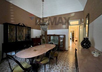 Sala da pranzo - Casa semi indipendente Via Santa Maria Della Catena
 
96, Catania - foto 7