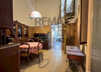 Sala da pranzo - Casa semi indipendente Via Santa Maria Della Catena
 
96, Catania - foto 10