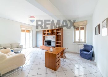 Soggiorno - Four-room apartment Via Luciano Scarabelli (ex Via Quieta)
 
6c, Catania - photo 2