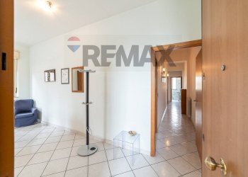 Hall / corridoio - Four-room apartment Via Luciano Scarabelli (ex Via Quieta)
 
6c, Catania - photo 5