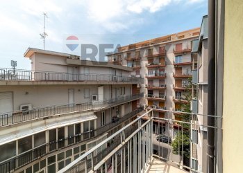 Balcone - Four-room apartment Via Luciano Scarabelli (ex Via Quieta)
 
6c, Catania - photo 7