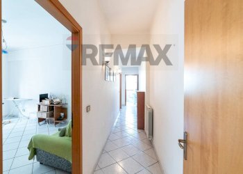 Hall / corridoio - Four-room apartment Via Luciano Scarabelli (ex Via Quieta)
 
6c, Catania - photo 8