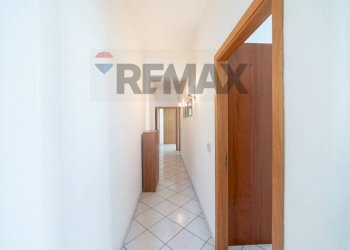 Hall / corridoio - Four-room apartment Via Luciano Scarabelli (ex Via Quieta)
 
6c, Catania - photo 9