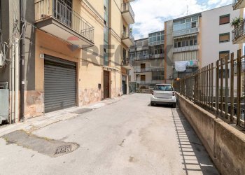 Edificio all\'aperto - Four-room apartment Via Luciano Scarabelli (ex Via Quieta)
 
6c, Catania - photo 21