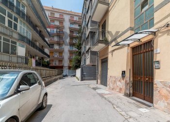 Edificio all\'aperto - Four-room apartment Via Luciano Scarabelli (ex Via Quieta)
 
6c, Catania - photo 23