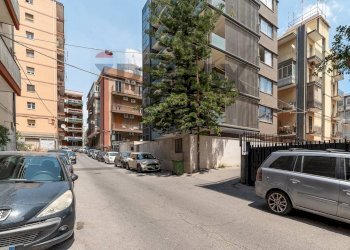 Edificio all\'aperto - Four-room apartment Via Luciano Scarabelli (ex Via Quieta)
 
6c, Catania - photo 24