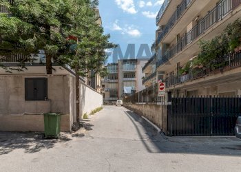 Edificio all\'aperto - Four-room apartment Via Luciano Scarabelli (ex Via Quieta)
 
6c, Catania - photo 26