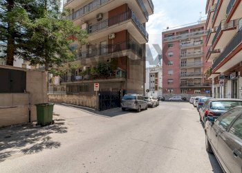 Edificio all\'aperto - Four-room apartment Via Luciano Scarabelli (ex Via Quieta)
 
6c, Catania - photo 27